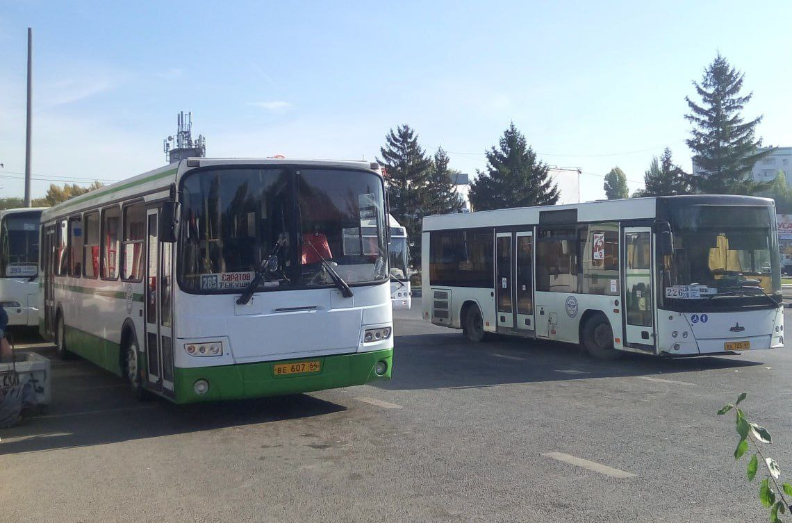«На чем люди должны добираться?»: саратовцы не находят автобусы в своих районах